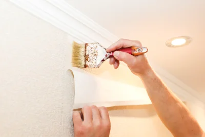 Pose de papier peint à la Crique — revêtements muraux et toiles de verre